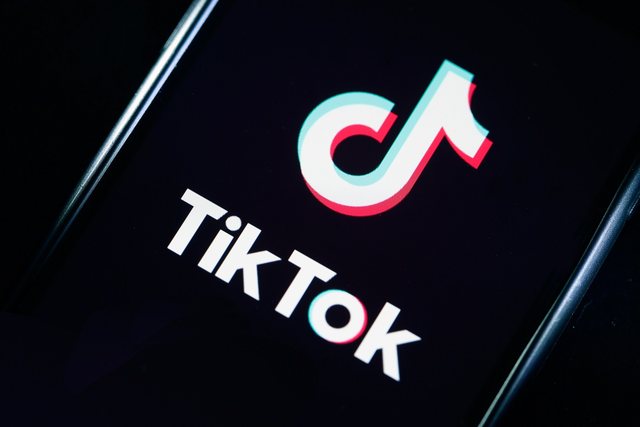 TikTok-erja e famshme shqiptare dërgohet me urgjencë në spital, raportohet se ka tentuar vetëv’r*sjen! Ja mesazhi për ndjekësit