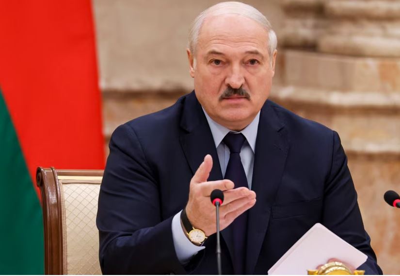 Lukashenka fal edhe 32 të burgosur politikë – Albnews